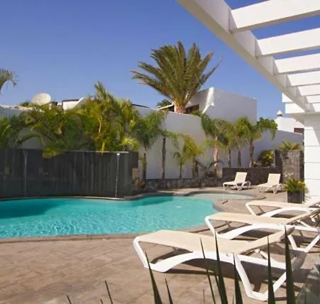 In Puerto Del Carmen Sleeps 8 With Pool And Air Con Villa Puerto del Carmen (Lanzarote)