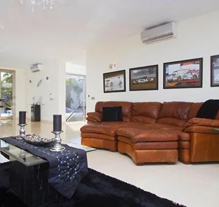 Villa In Puerto Del Carmen Sleeps 8 With Pool And Air Con