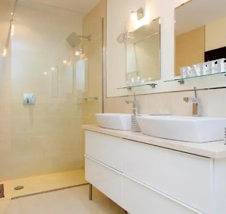 Willa In Puerto Del Carmen Sleeps 8 With Pool And Air Con *