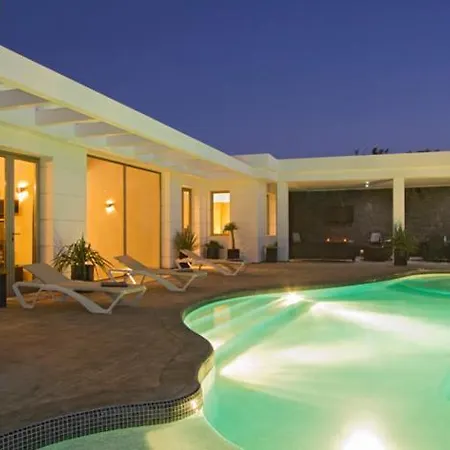In Puerto Del Carmen Sleeps 8 With Pool And Air Con Villa *